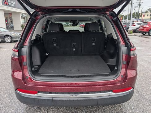 Used 2024 Jeep Grand Cherokee Limited AWD/4WD image 13