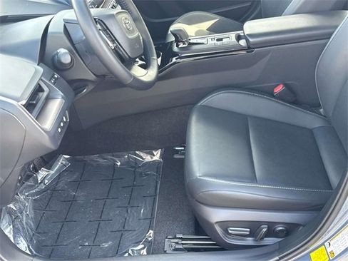 Used 2025 Toyota Prius Limited image 27