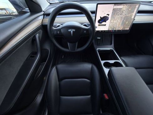 Used 2021 Tesla Model 3 Standard Range Plus image 8