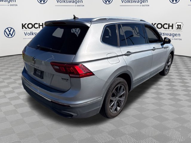 Used 2022 Volkswagen Tiguan SE w/ Panoramic Sunroof Package AWD/4WD image 8