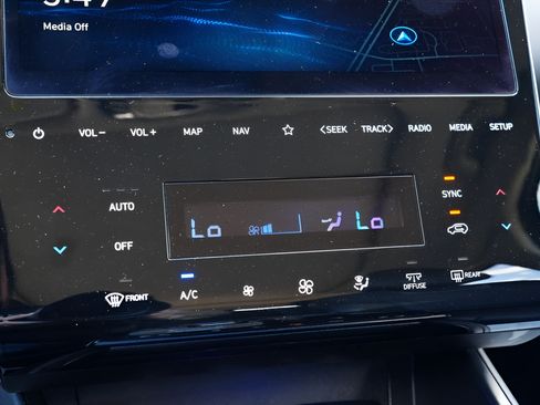 Certified 2024 Hyundai Tucson Limited AWD/4WD image 38