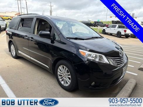 Used 2015 Toyota Sienna XLE w/ XLE Navigation Package FWD image 3
