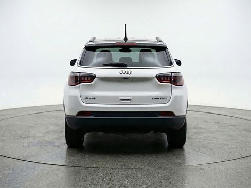 Used 2025 Jeep Compass Latitude AWD/4WD image 7