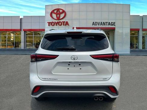 Used 2022 Toyota Highlander XSE FWD image 8