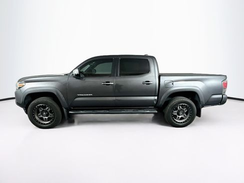 Used 2016 Toyota Tacoma Limited w/ Towing Package AWD/4WD image 4