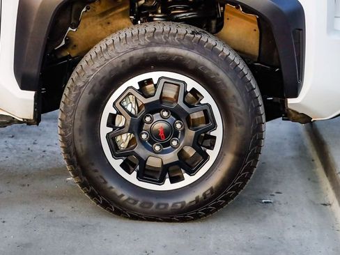 Used 2025 Toyota Tacoma TRD Off-Road image 11