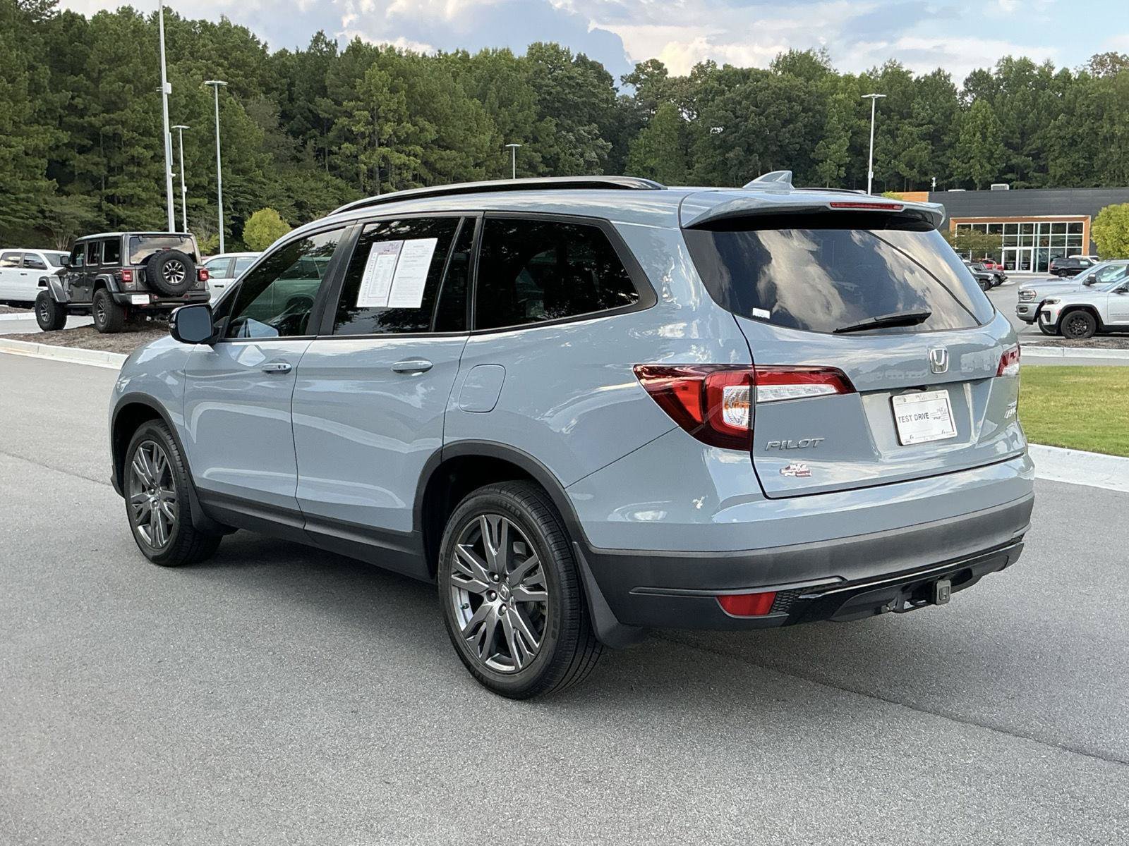 Used 2022 Honda Pilot Sport image 3