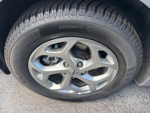 Used 2022 Chrysler Pacifica Limited FWD image 11