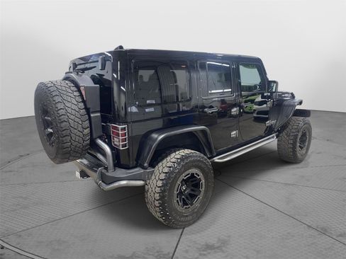 Used 2013 Jeep Wrangler Unlimited Rubicon image 7