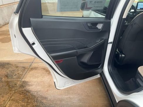 Used 2022 Ford Escape SE image 21