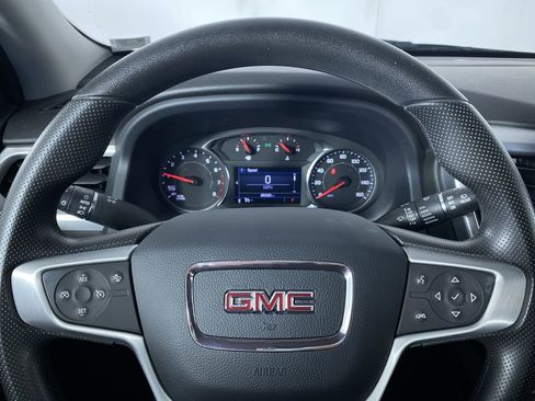 Certified 2023 GMC Acadia SLE w/ Driver Convenience Package image 3