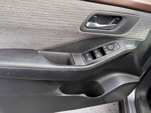 Certified 2023 Nissan Rogue SV image 24