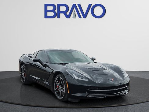 Used 2017 Chevrolet Corvette Stingray Coupe RWD image 2