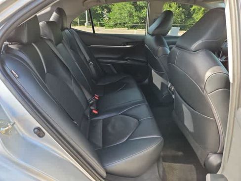 Used 2019 Toyota Camry XSE w/ Navigation Package FWD image 18