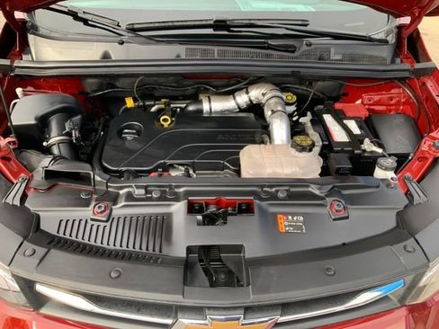 Used 2022 Chevrolet Trax LT w/ LT Convenience Package image 12