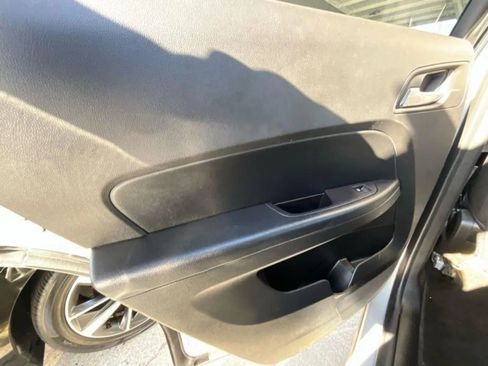 Used 2017 Chevrolet Equinox LT AWD/4WD image 10