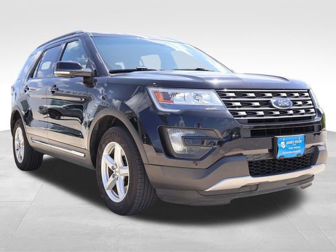 Used 2016 Ford Explorer XLT w/ Equipment Group 202A AWD/4WD image 6
