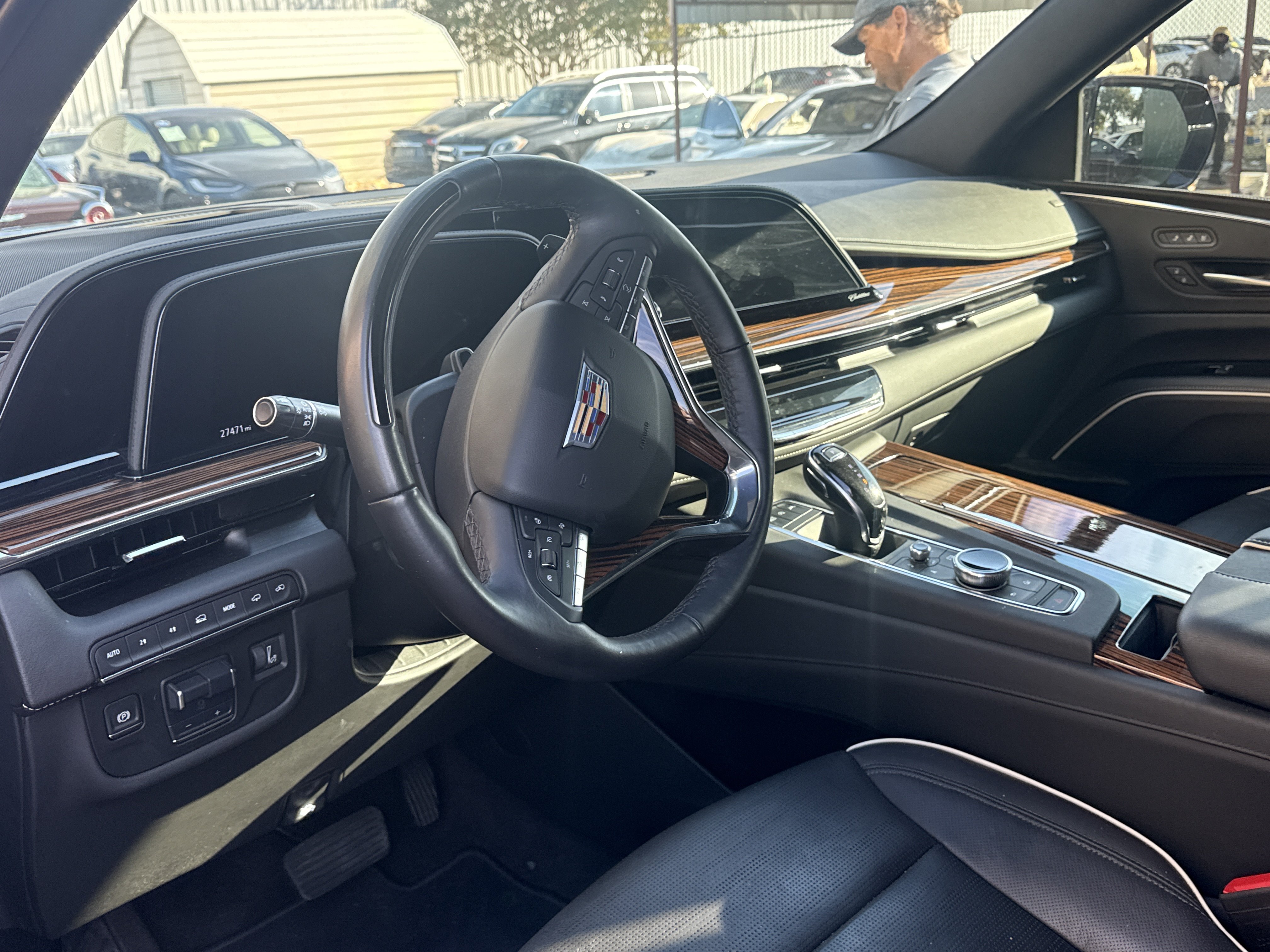 Used 2024 Cadillac Escalade Premium Luxury w/ Performance Package AWD/4WD image 4