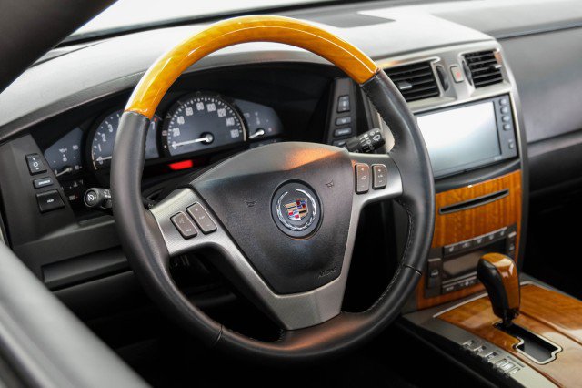 Used 2006 Cadillac XLR RWD image 17