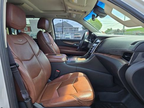 Used 2017 Cadillac Escalade ESV Premium Luxury AWD/4WD image 10