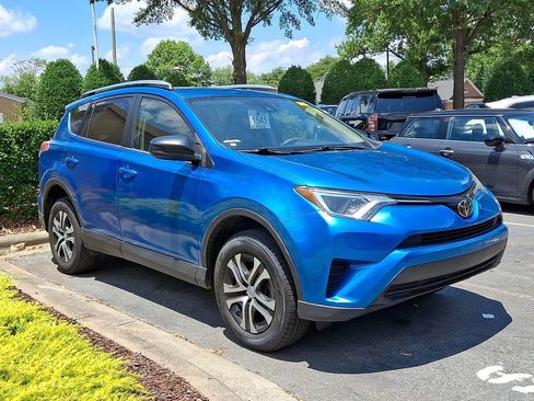Used 2018 Toyota RAV4 LE w/ All Weather Liner Package FWD image 2