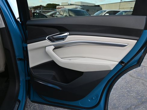 Used 2019 Audi e-tron Premium Plus image 43