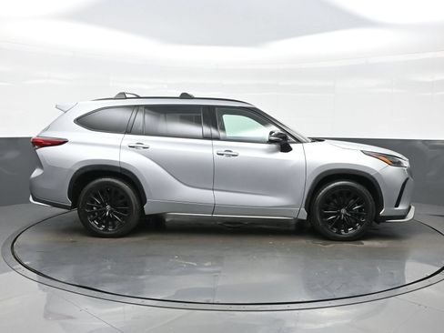 Used 2023 Toyota Highlander XSE AWD/4WD image 7