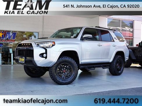 Used 2018 Toyota 4Runner TRD Off-Road Premium AWD/4WD image 2