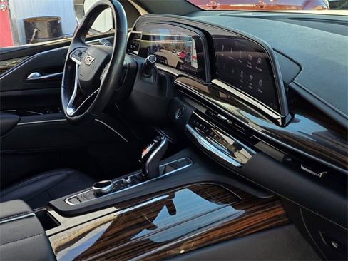 Used 2021 Cadillac Escalade Luxury image 32