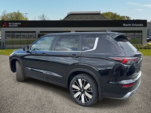 New 2026 Mitsubishi Outlander SE FWD image 3