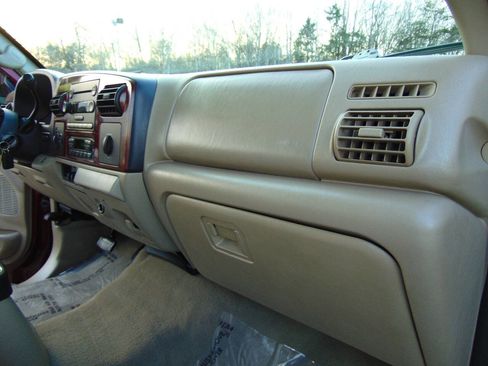 Used 2005 Ford F250 Lariat image 19