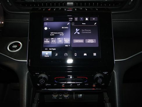 Used 2024 Jeep Grand Cherokee L Laredo image 17