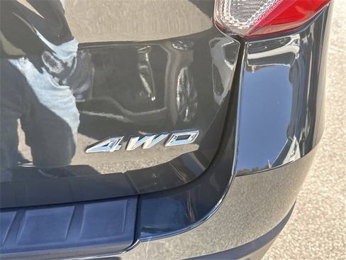 Used 2022 Ford Explorer XLT image 35