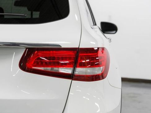 Used 2019 Mercedes-Benz GLC 300 w/ Premium Package image 45