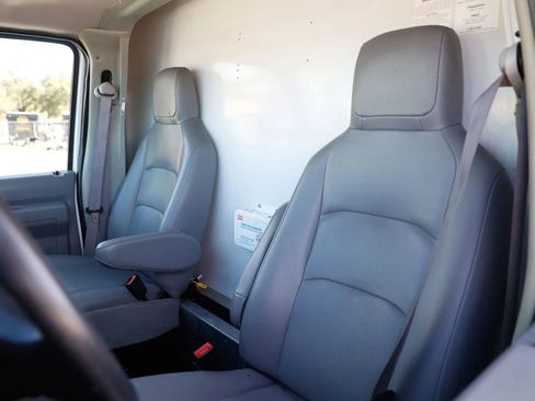 Used 2017 Ford E-350 and Econoline 350 Super Duty image 16