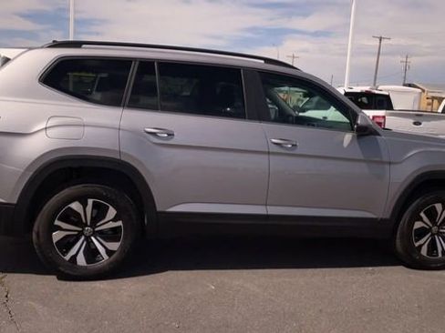 Used 2026 Volkswagen Atlas SE AWD/4WD image 2