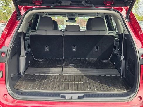 Used 2021 Toyota Highlander LE AWD/4WD image 10