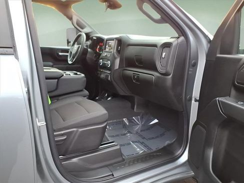 Used 2024 Chevrolet Silverado 2500 Custom w/ Custom Value Package image 18