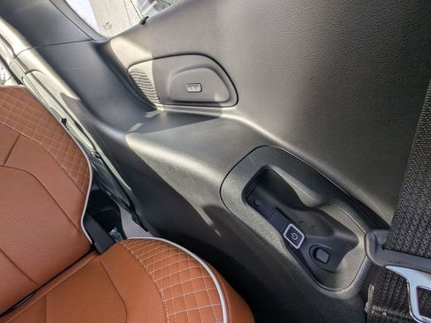 New 2026 Chrysler Pacifica Pinnacle w/ Trailer Tow Group AWD/4WD image 48