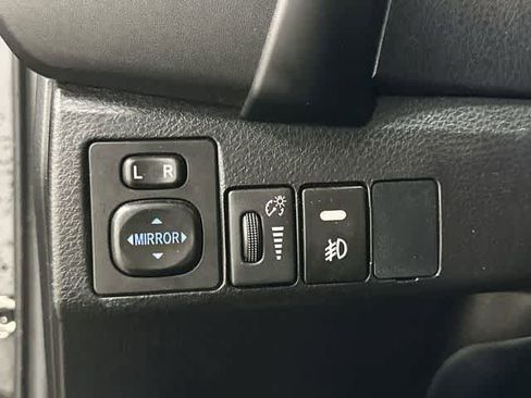 Used 2018 Toyota Corolla LE FWD image 19