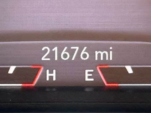 Used 2020 Jeep Cherokee Limited FWD image 23