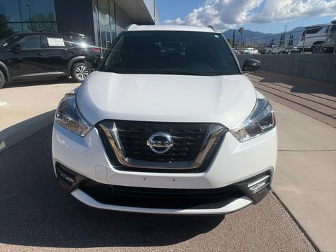Used 2019 Nissan Kicks SR w/ SR Premium Package FWD image 2