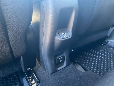 Used 2021 Jeep Renegade Latitude w/ Convenience Group AWD/4WD image 16