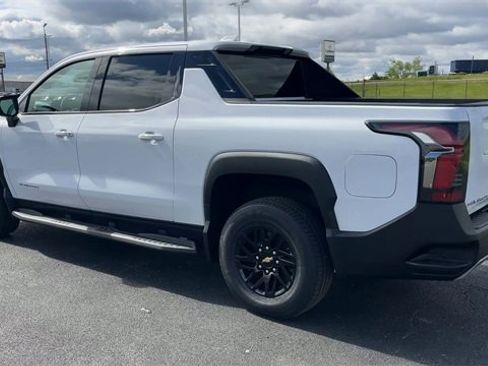 New 2025 Chevrolet Silverado EV LT image 6