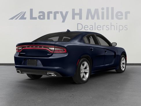 Used 2015 Dodge Charger SXT image 2