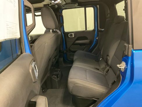 Used 2021 Jeep Gladiator Overland w/ Cold Weather Group image 28