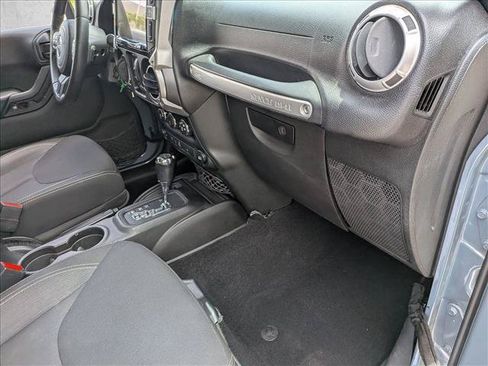 Used 2014 Jeep Wrangler Unlimited Sahara w/ Connectivity Group AWD/4WD image 20