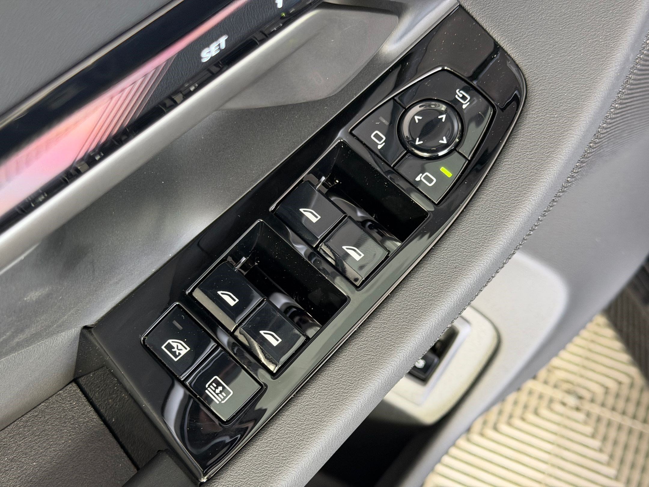 Used 2027 BMW 530i w/ M Sport Package RWD image 28