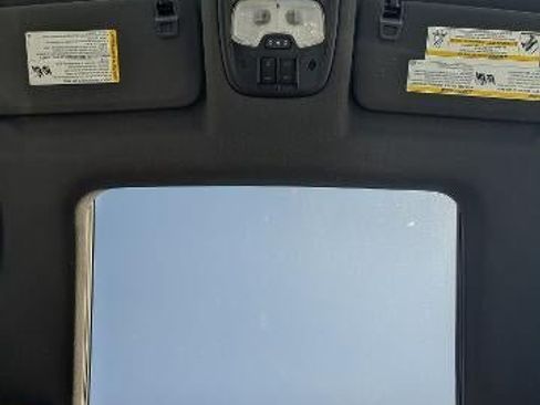 Used 2023 Chevrolet TrailBlazer RS w/ Sun and Liftgate Package AWD/4WD image 18