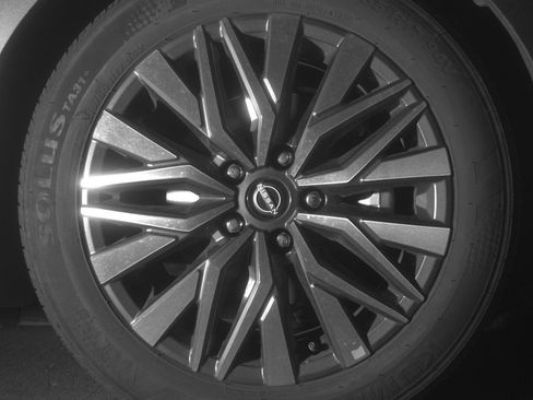 Used 2025 Nissan Altima 2.5 SV FWD image 13